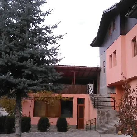 Къща за гости вила лилия *